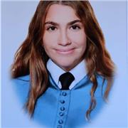 Profesora de secundaria que imparte clases en inglés, de historia, lengua y matemáticas